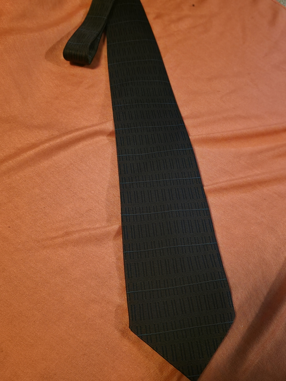 4/$25 Deal! Vintage Protocol Black & Burgundy  Men's Tie